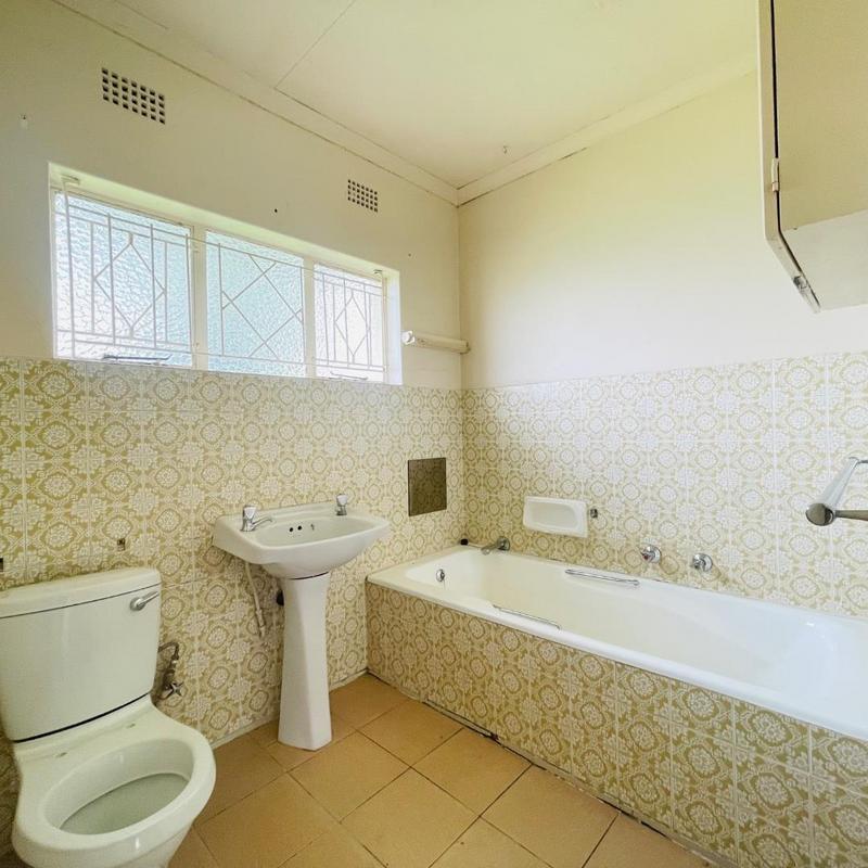 7 Bedroom Property for Sale in Golf View North West
